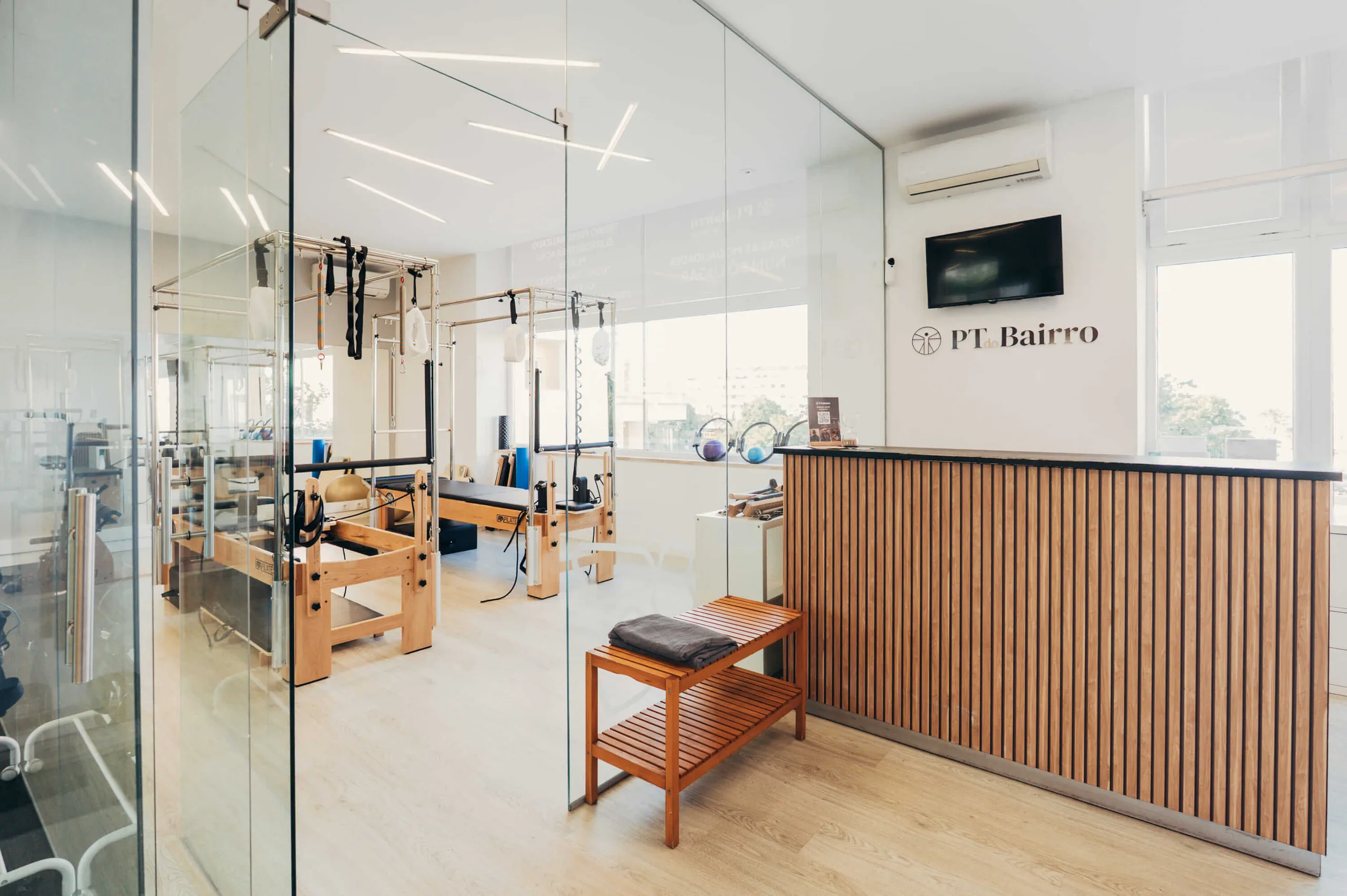 Estúdio de treino premium PT do Bairro na Parede com vista mar e Pilates