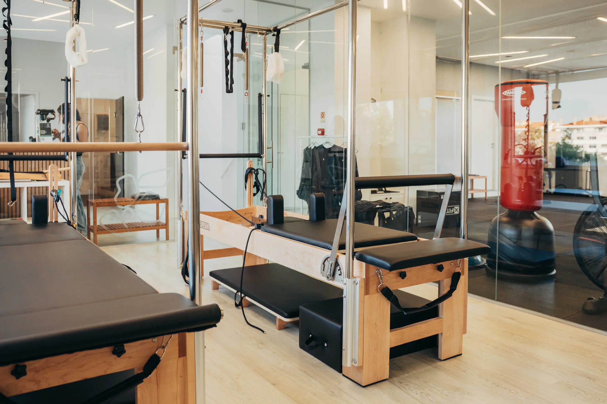 Estúdio de treino premium PT do Bairro na Parede com vista mar e Pilates