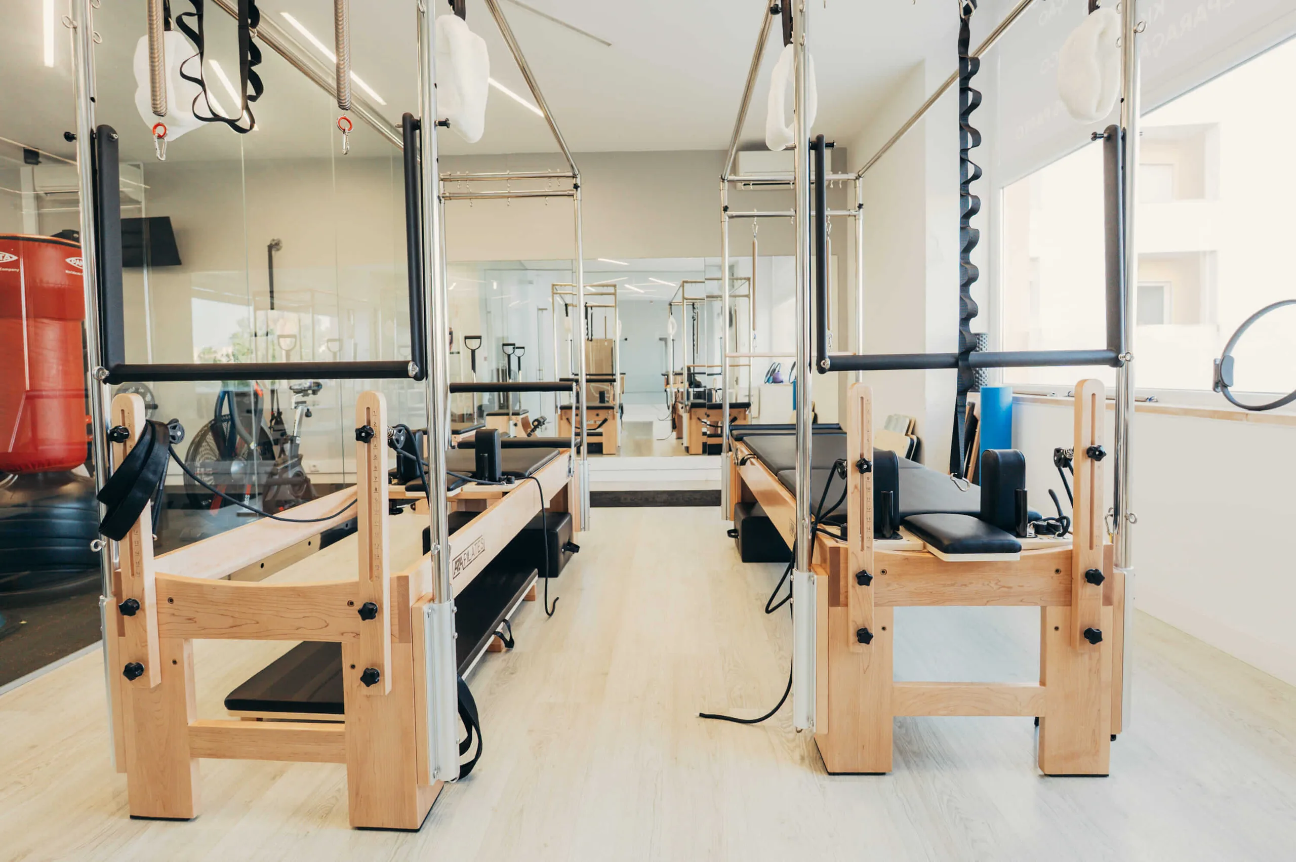 Estúdio de treino premium PT do Bairro na Parede com vista mar e Pilates