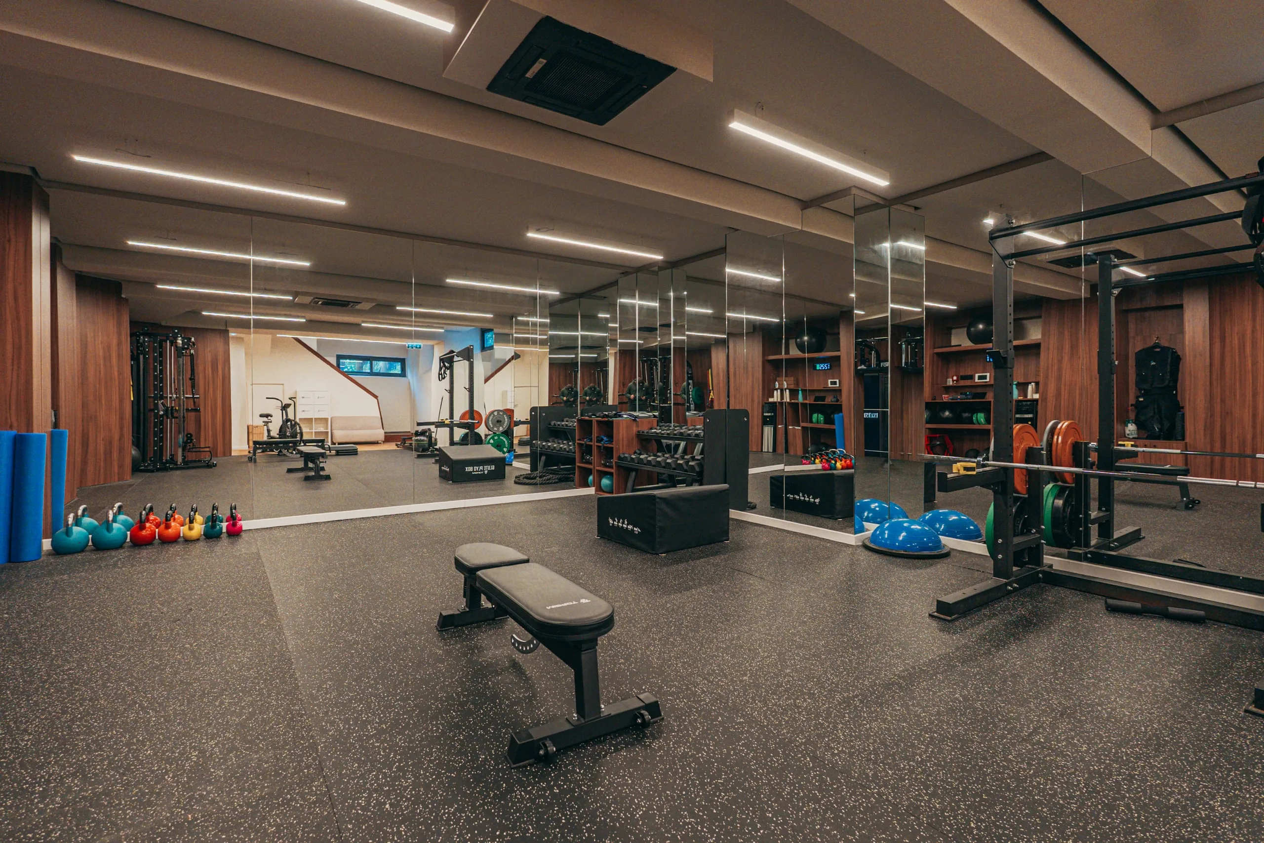 Interior do estúdio premium PT do Bairro no Restelo com equipamentos de Pilates