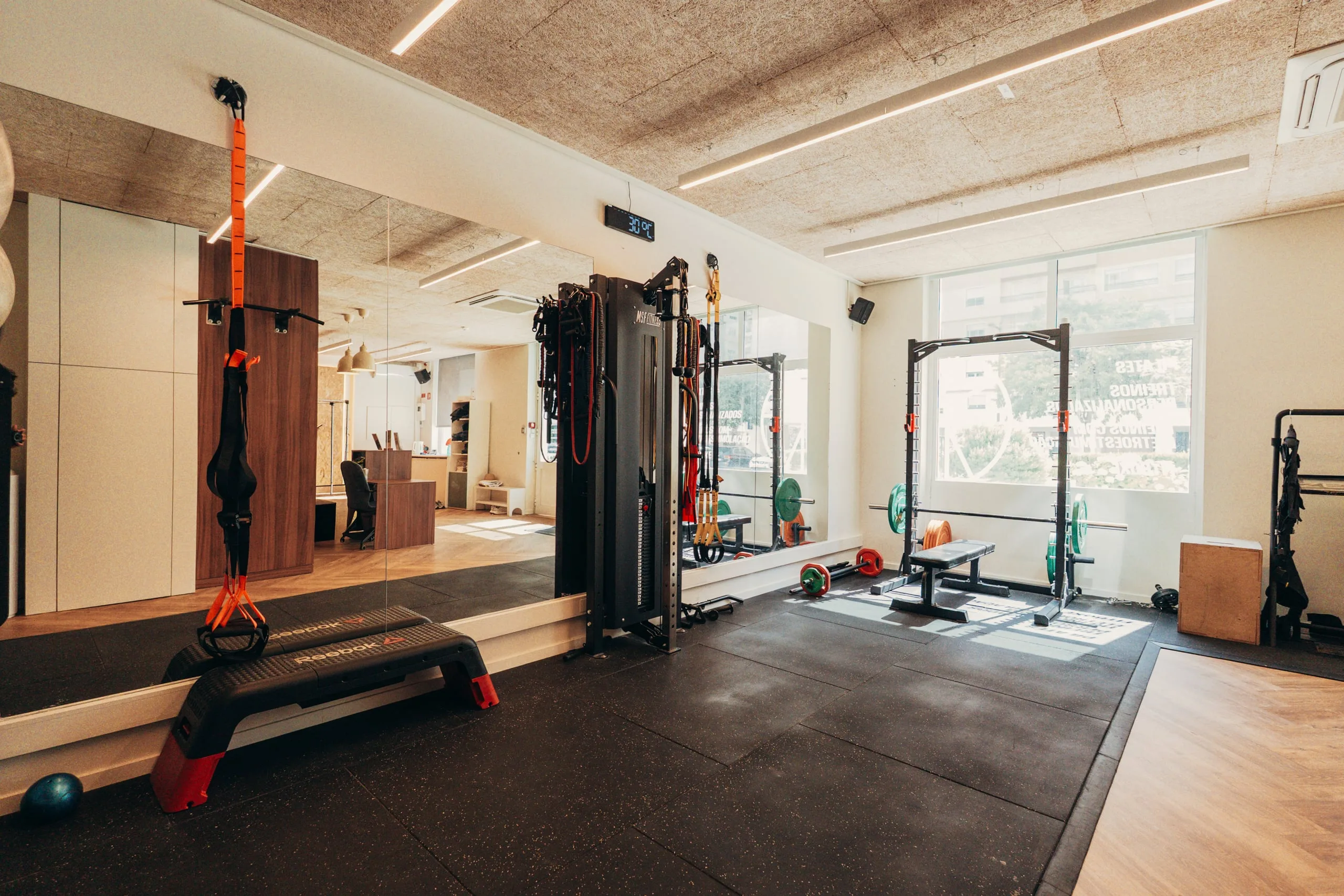 Estúdio de treino PT do Bairro em Telheiras com equipamentos de Pilates e musculação