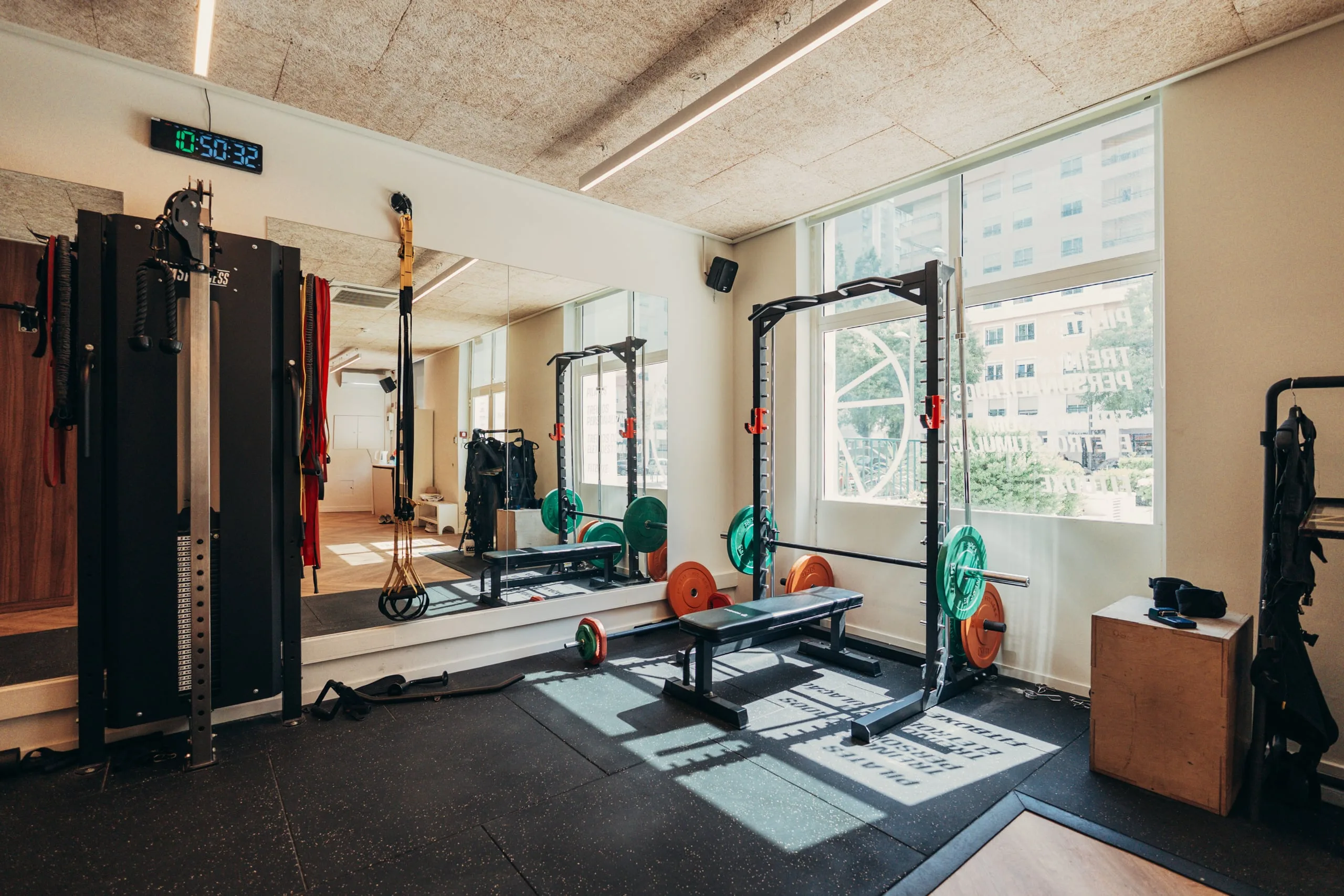 Estúdio de treino PT do Bairro em Telheiras com equipamentos de Pilates e musculação