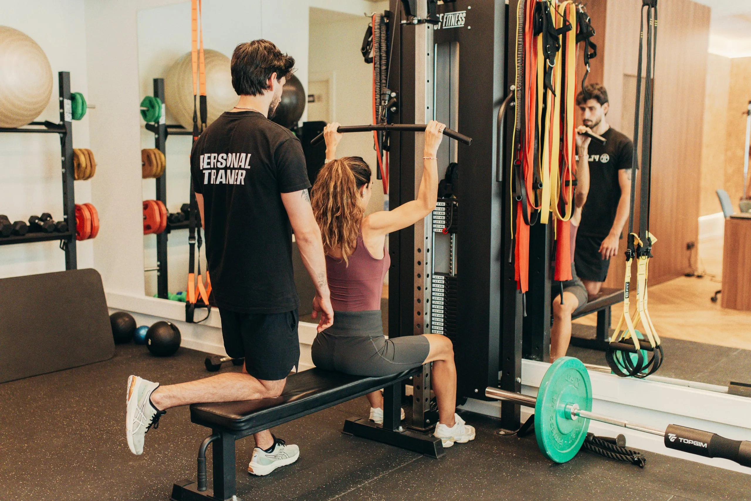 Estúdio de treino PT do Bairro em Telheiras com equipamentos de Pilates e musculação