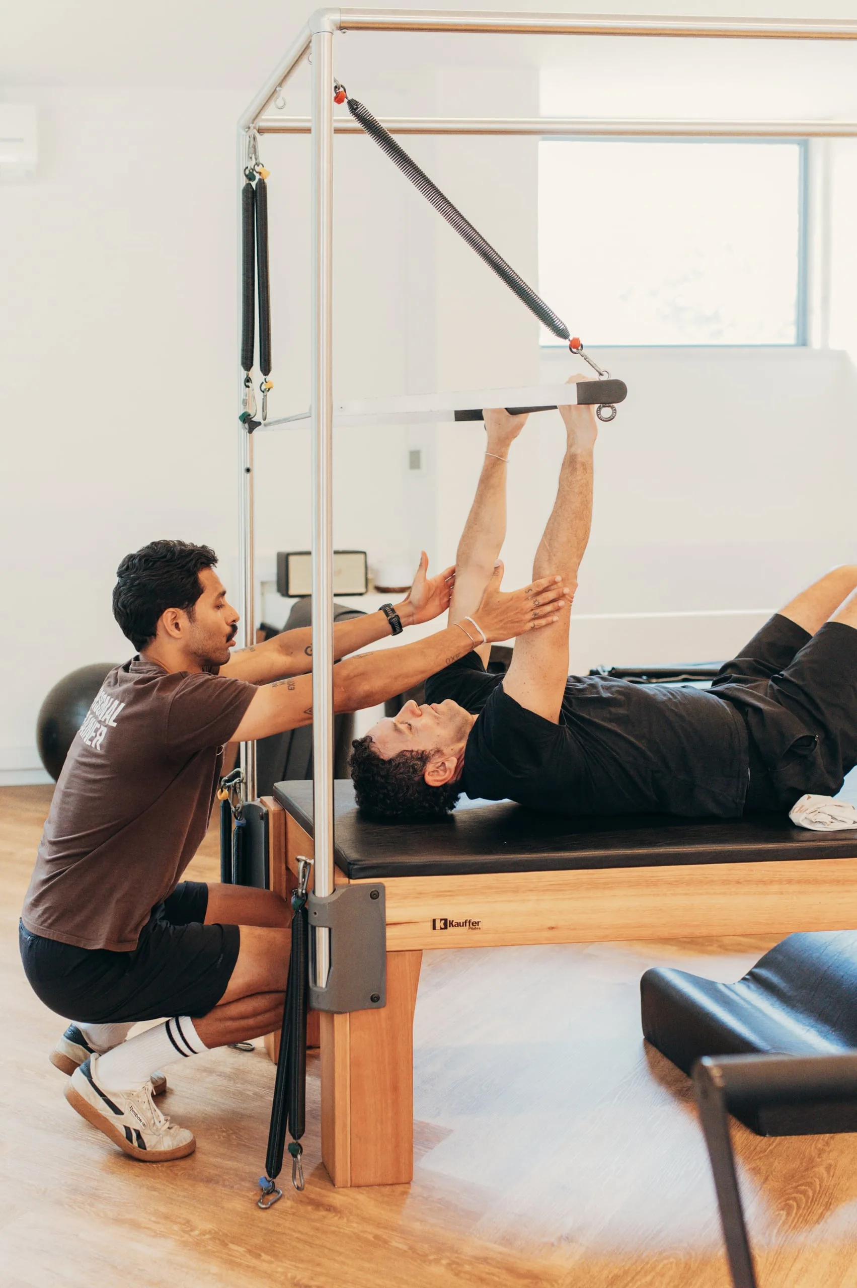 Pilates personalizado com foco em fortalecimento de membros superiores