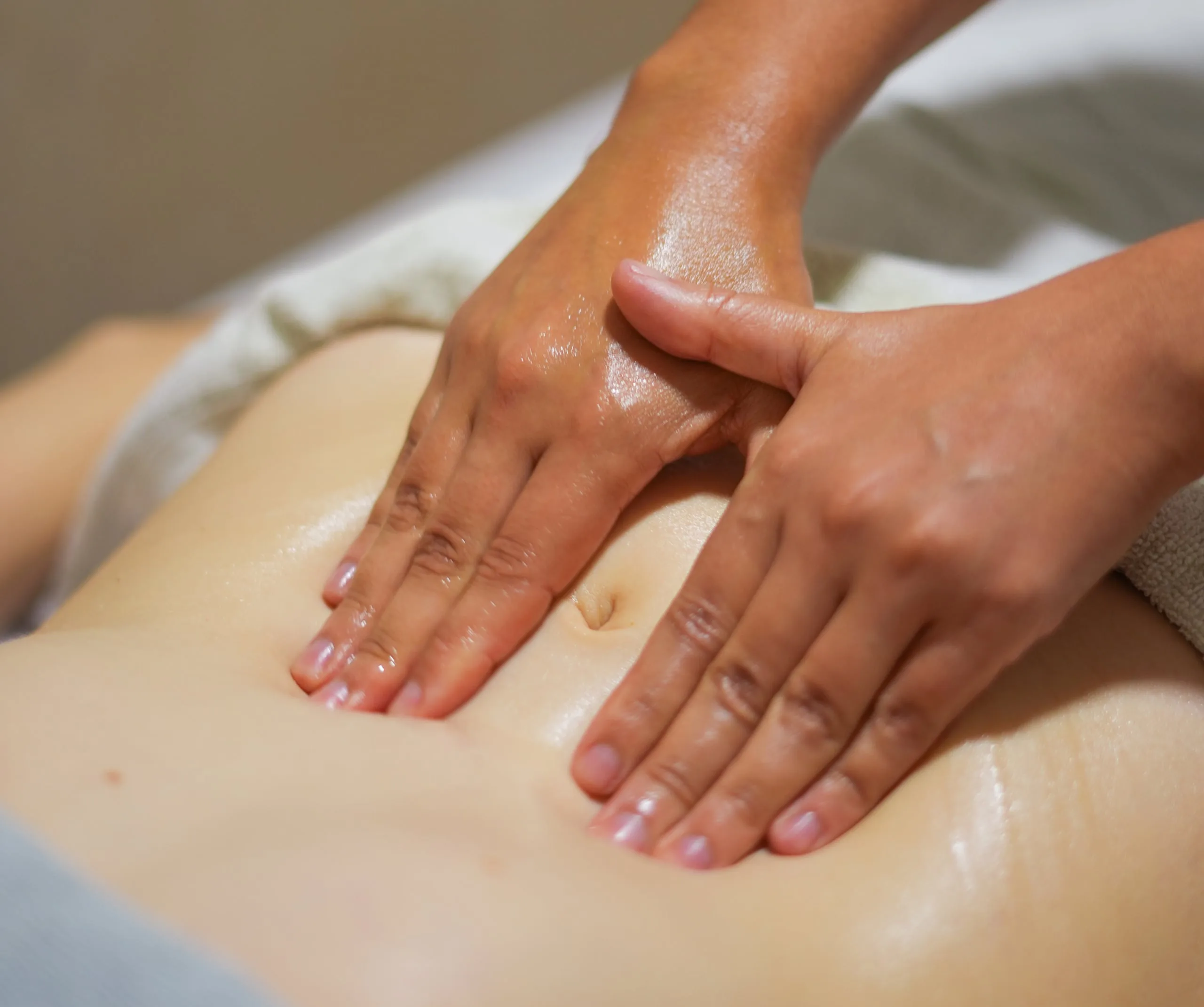 Sessão de massagem de recuperação e relaxamento no estúdio PT do Bairro