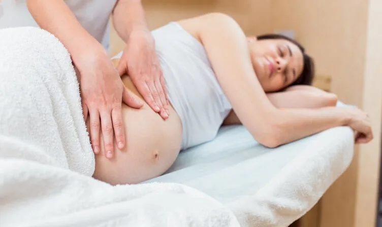 Massagem segura para gestantes e recuperação pós-parto no PT do Bairro